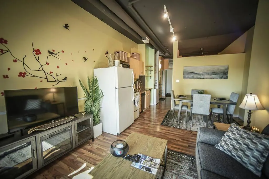 2 Full Beds, Rogers Place Downtown Central, Memorable 1 Bedroom Condo 에드먼턴 아파트