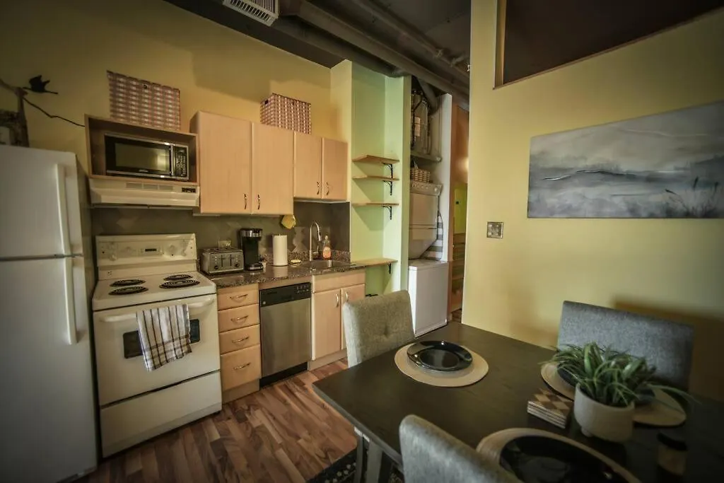 2 Full Beds, Rogers Place Downtown Central, Memorable 1 Bedroom Condo Edmonton Canadá