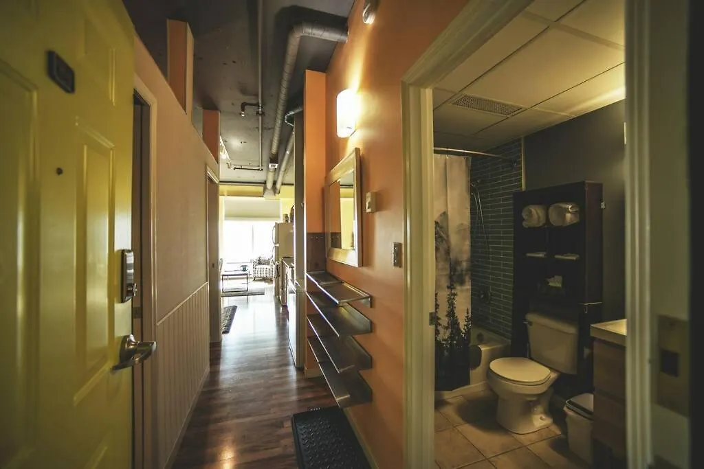 2 Full Beds, Rogers Place Downtown Central, Memorable 1 Bedroom Condo Edmonton 0*,