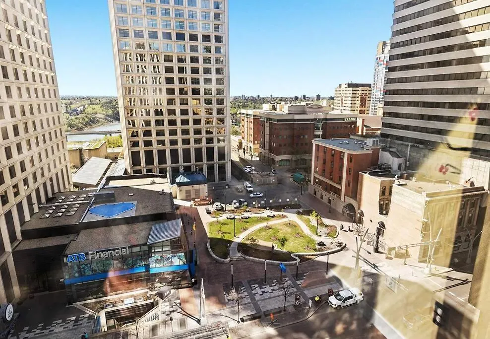 2 Full Beds, Rogers Place Downtown Central, Memorable 1 Bedroom Condo Edmonton